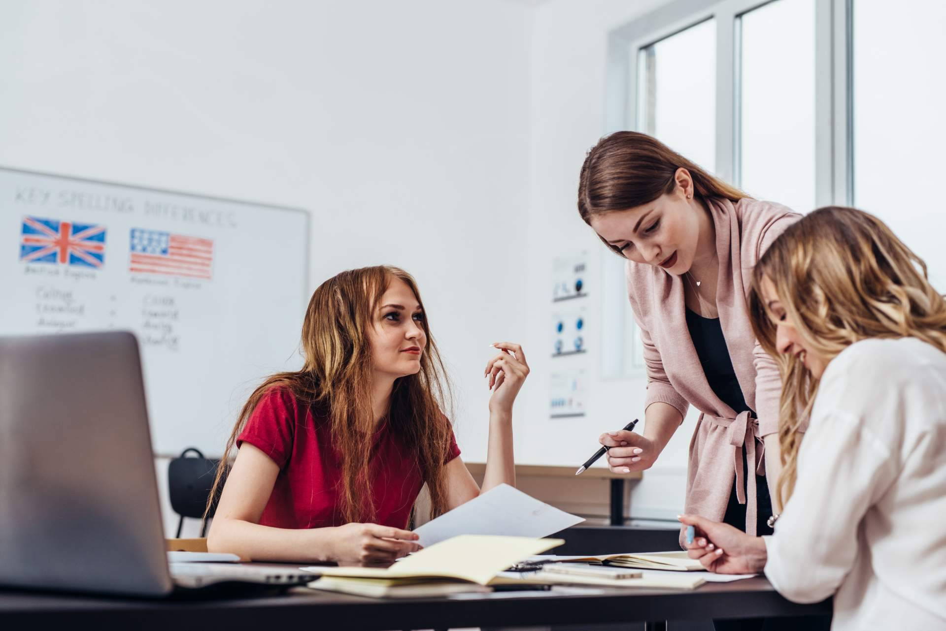 Learn Hot English explica la importancia del inglés para las empresas operando en mercados internacionales