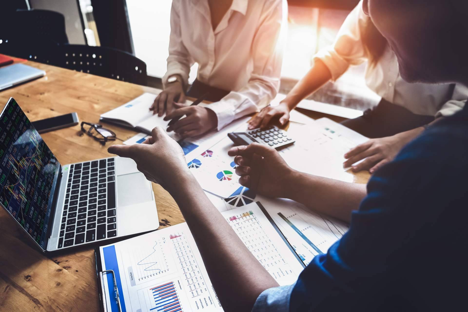 Gestión de campañas de Google Ads, ¿Contratar a una agencia o a un freelance?