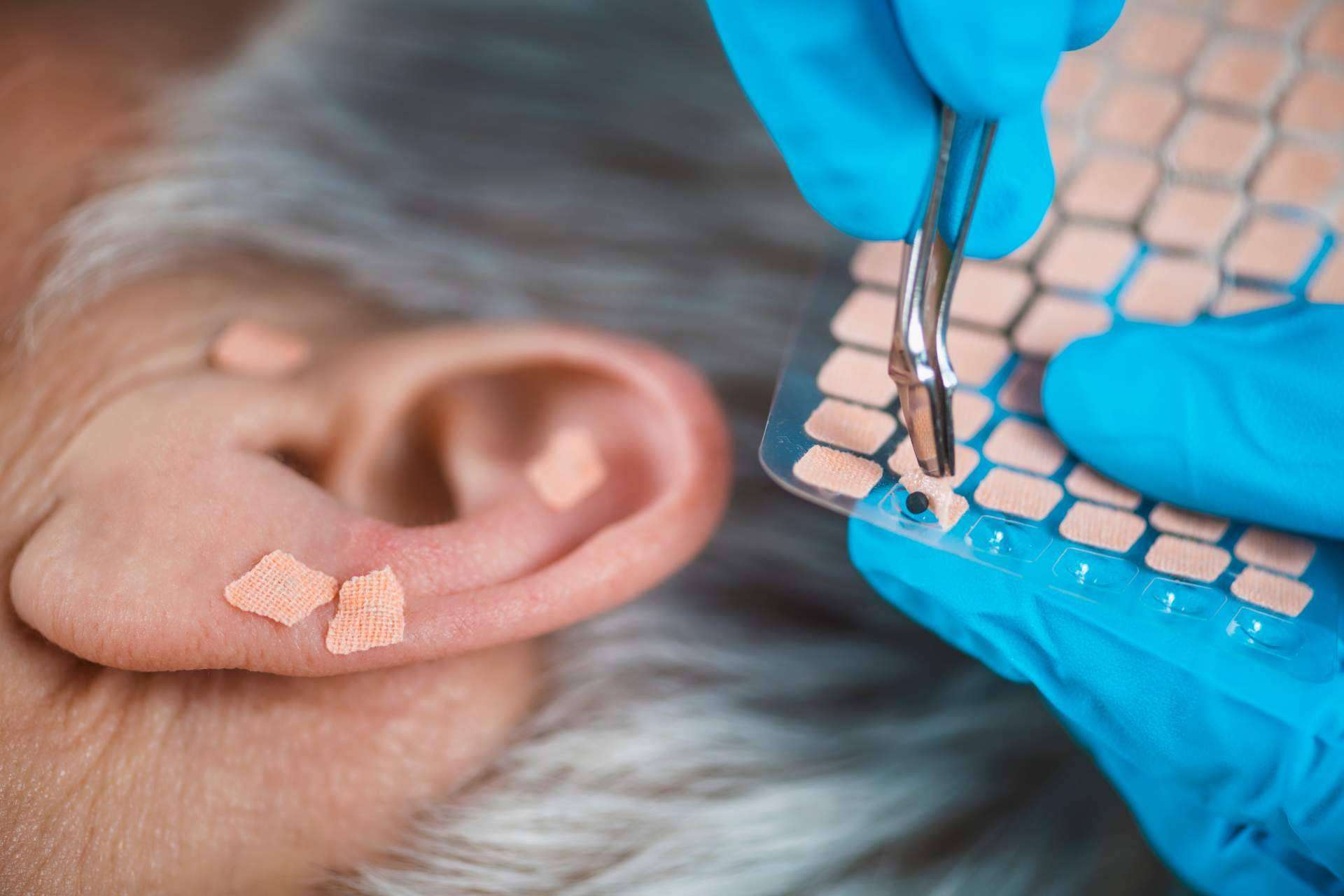 Auriculoterapia, técnica natural de la mano de Rambla 6 que ayuda en el tratamiento del dolor, ansiedad y adicciones