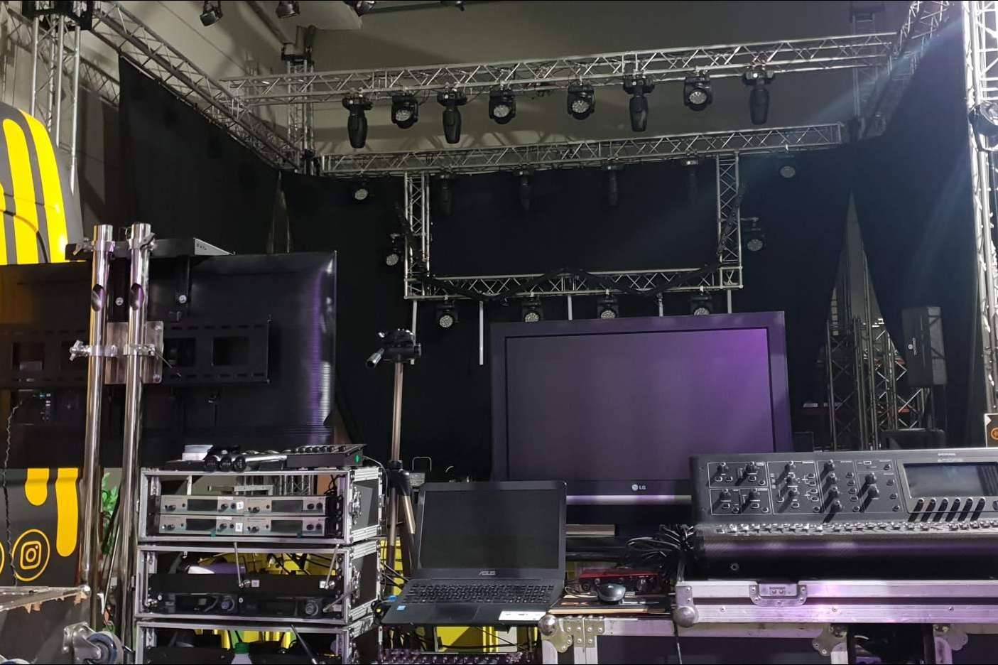 DCPRO brinda alquiler de equipos de sonido, iluminación y audiovisuales para fiestas y eventos