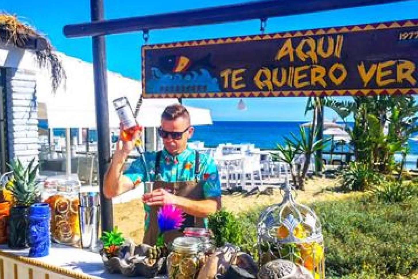Los servicios de coctelería de Aquí Te Quiero Ver, el chiringuito de Marbella