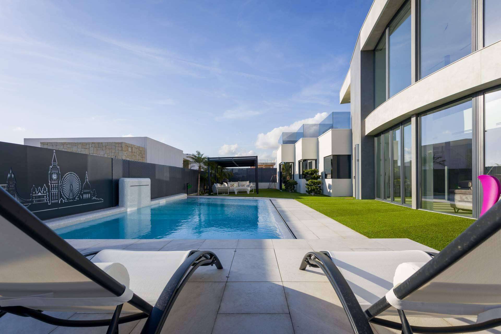 Una empresa de construcción de chalets y reformas en Murcia referente es Queramia