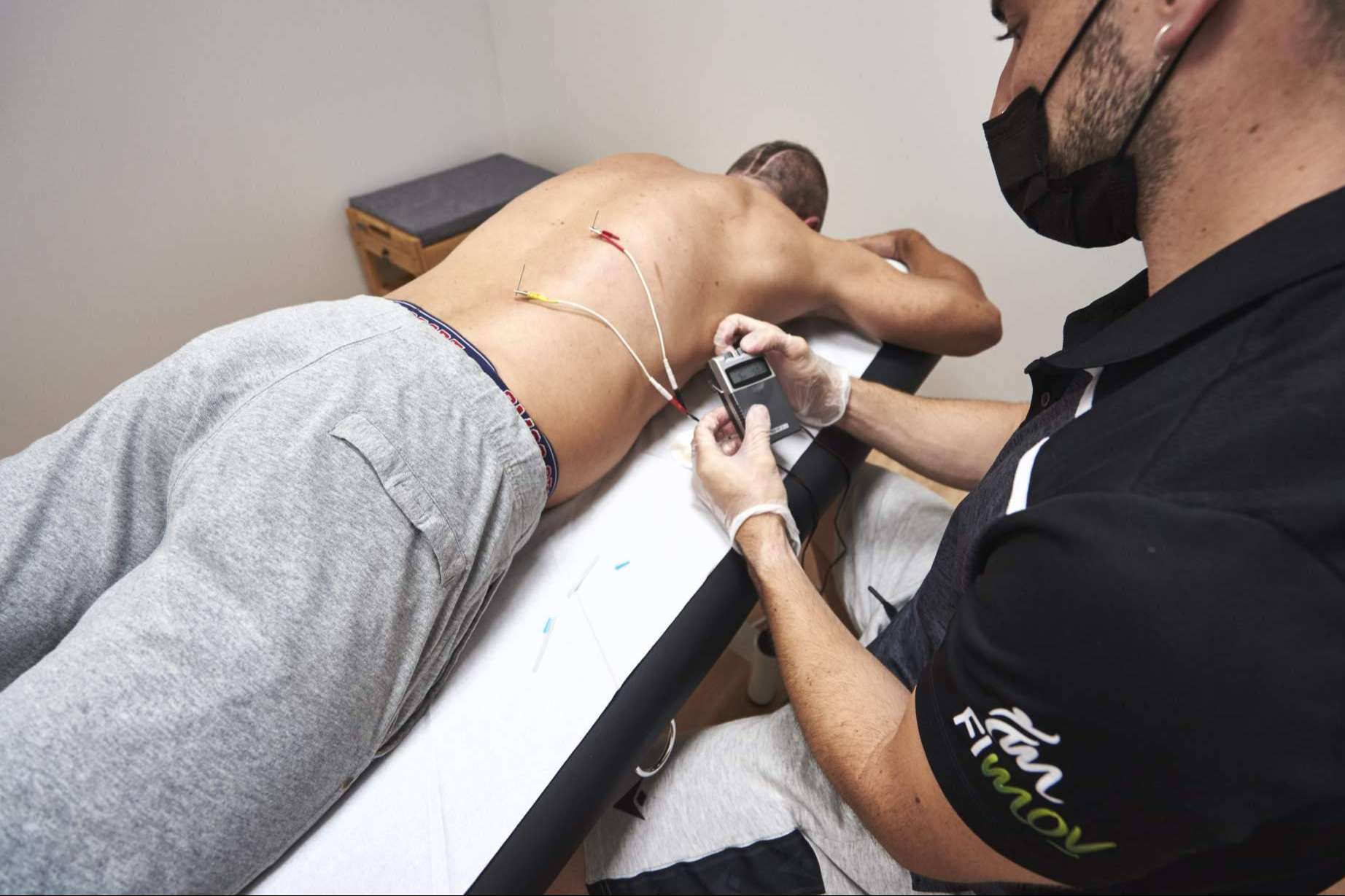 FiMov explica la importancia de la fisioterapia para mejorar el dolor de espalda