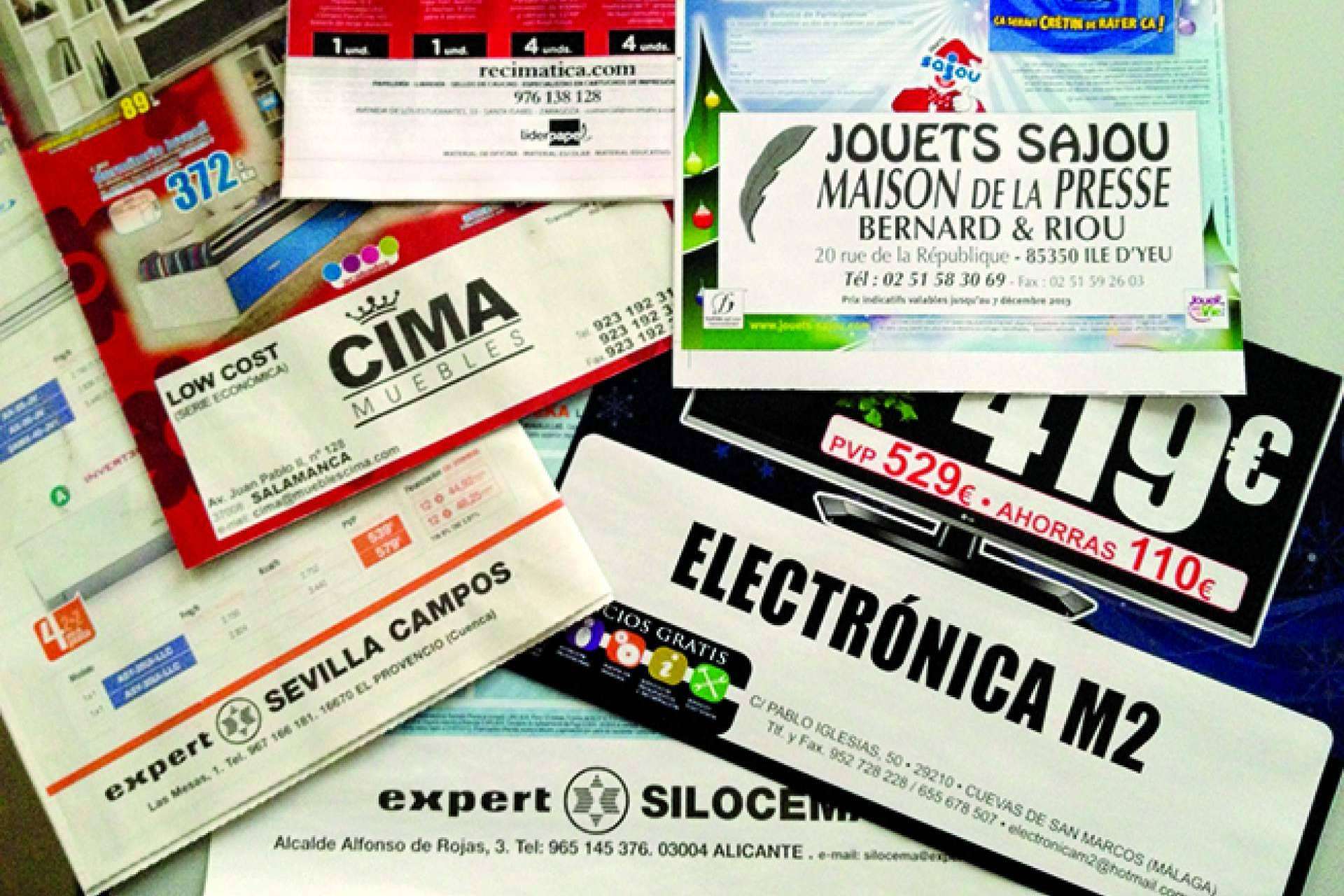 Los folletos personalizados de la mano de la maquinaria de alta tecnología de Gráficas Feli