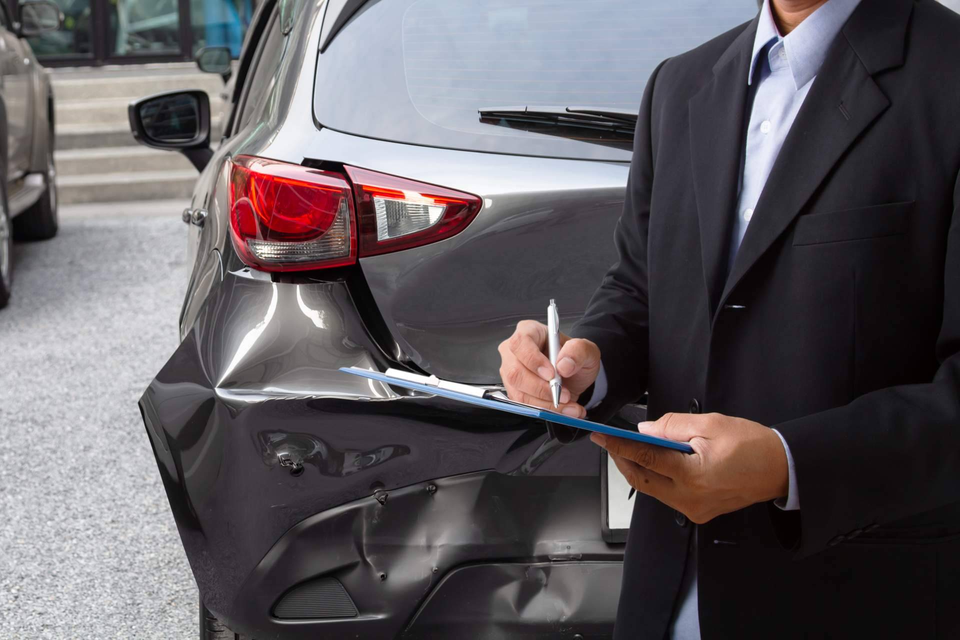 Los servicios de recogida gratuitos y la gestión para dar de baja un coche de Compramos Tu Siniestro