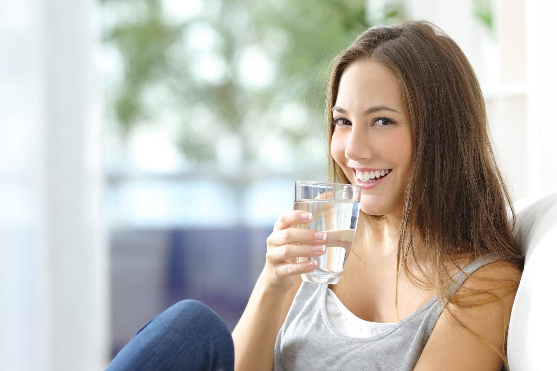 Los beneficios de beber agua de calidad y el agua osmotizada, por Atrium Salud
