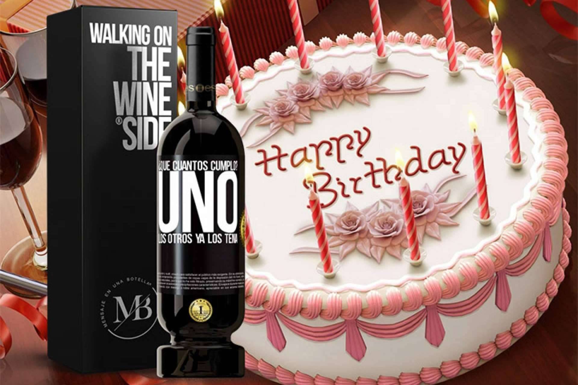 Un brindis de cumpleaños con un original vino personalizado, de la mano de Mensaje en una Botella