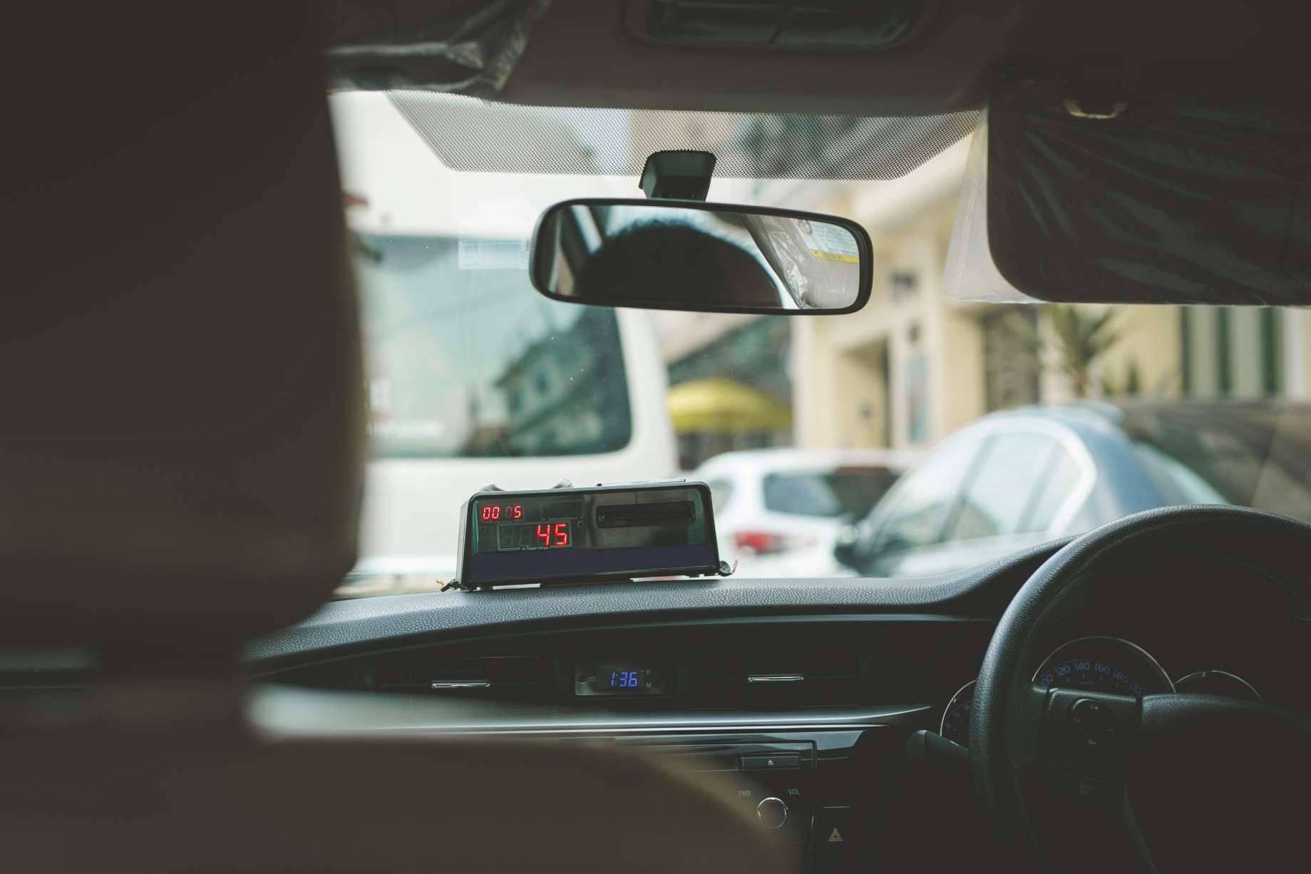Reservar online un taxi desde el aeropuerto de Málaga a cualquier parte con un precio fijo con Taxi Aeropuerto Málaga Charly Transfer 24 hours
