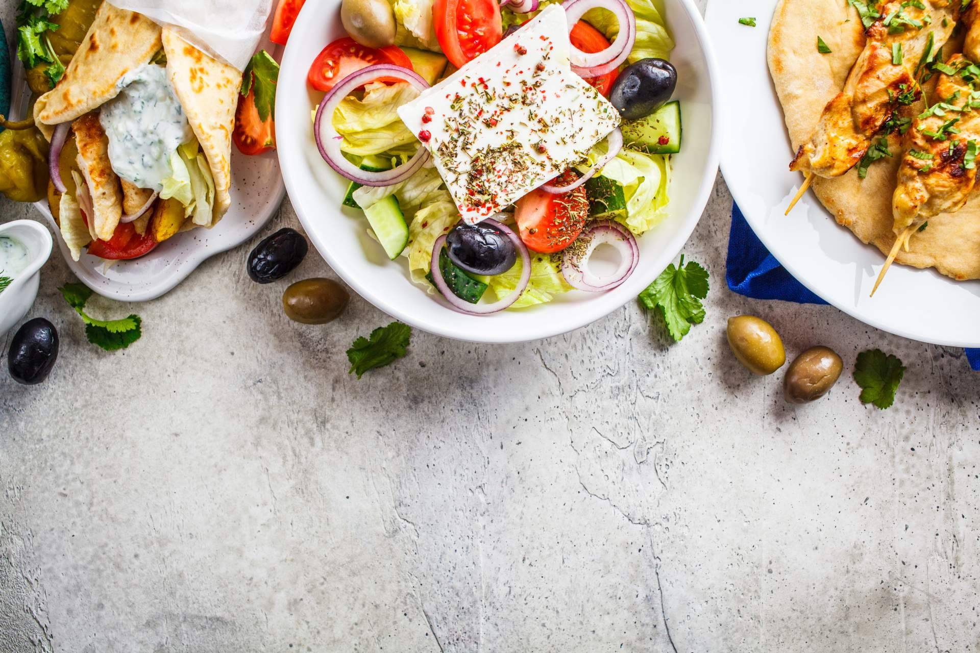 En el centro de Barcelona, el restaurante Greek Aribau ofrece multiplicidad de tapas tradicionales griegas