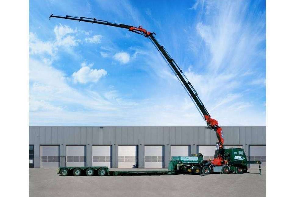 Transportes Ángel Velasco y Especializados Anri presentan la nueva tractora grúa
