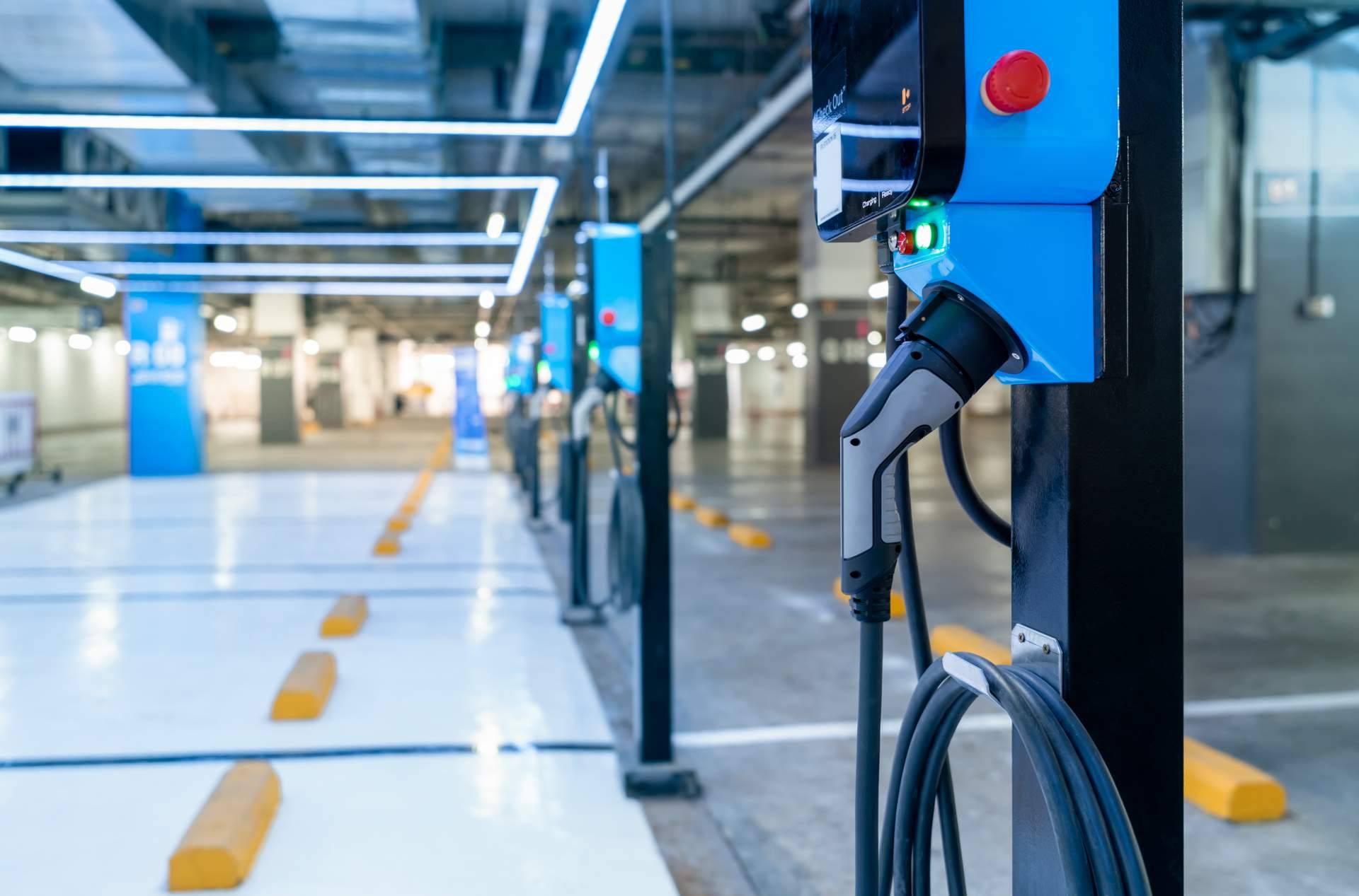 Puntos de recarga para vehículos eléctricos en aparcamientos con más de 20 plazas
