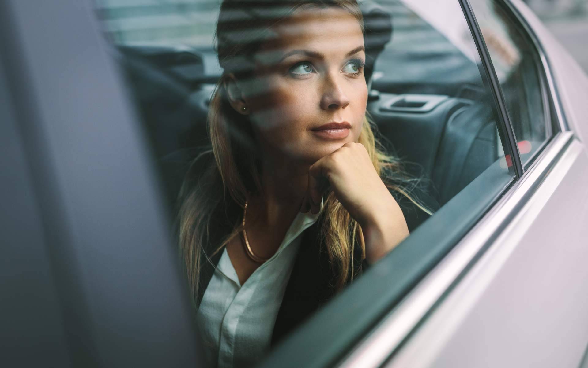 Taxihuelvavip.com ofrece traslados para empresas y particulares