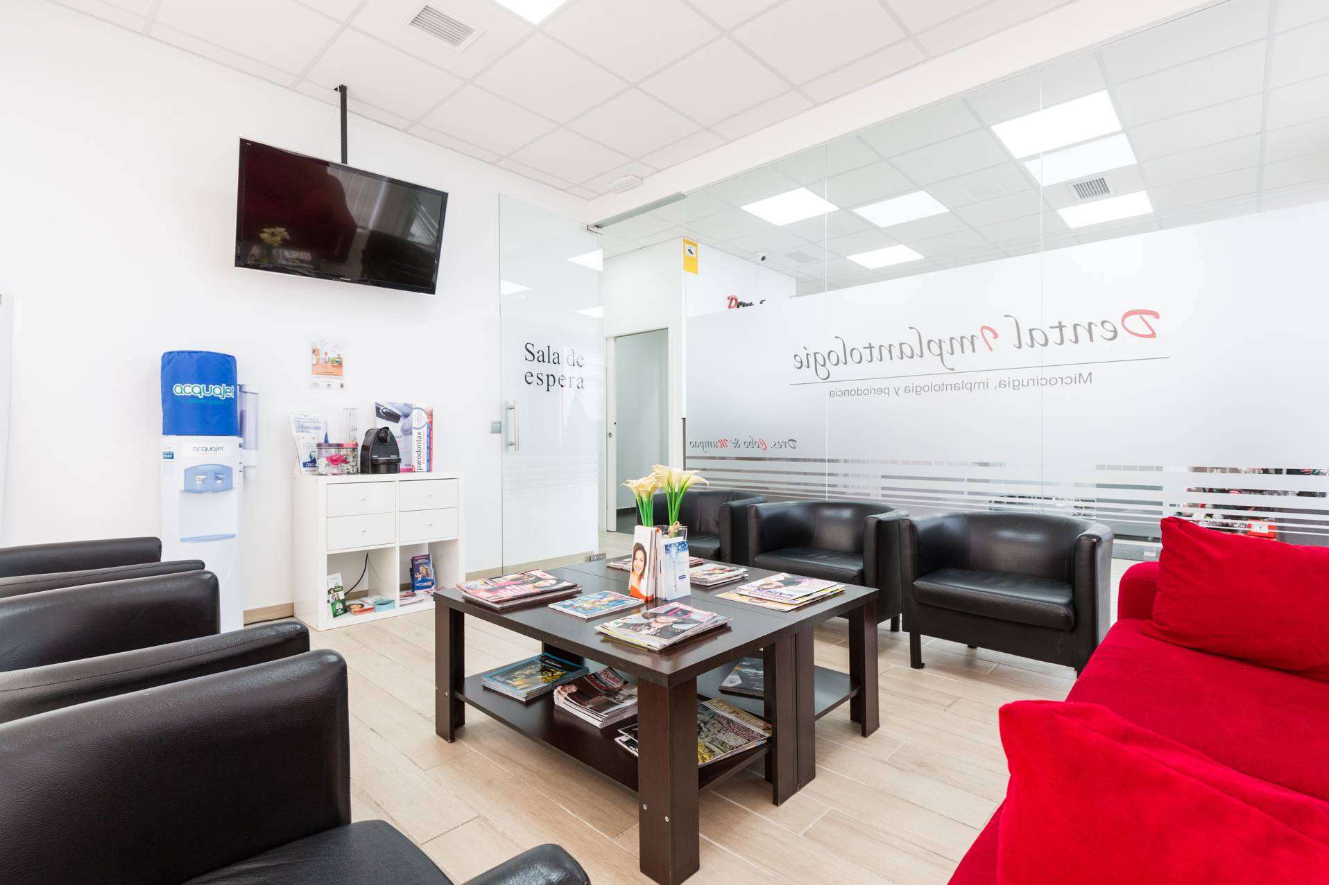Dental Implant﻿ologie es una clínica dental de Sevilla especializada en implantes dentales y casos complejos