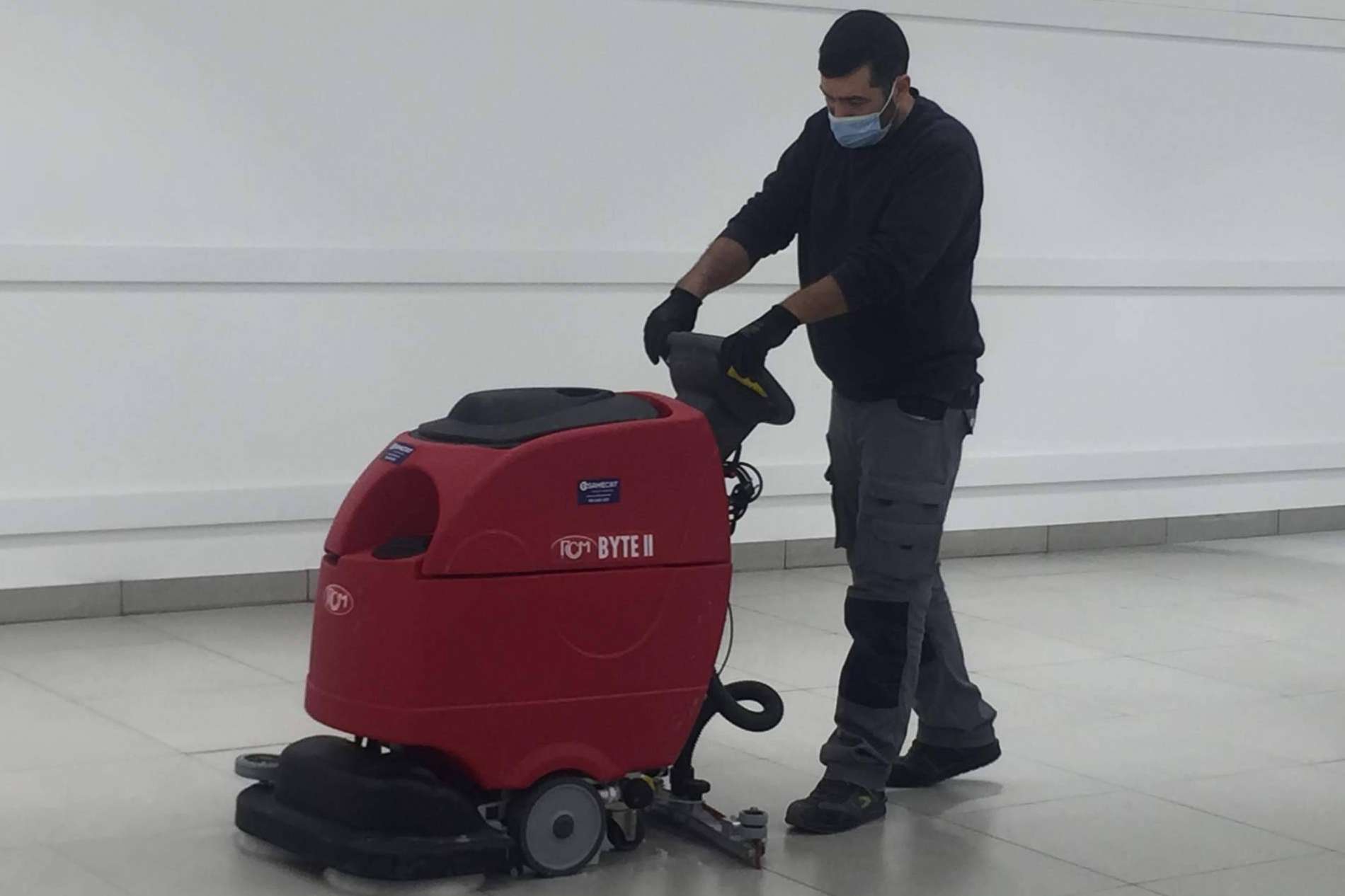 Los servicios de limpieza de final de obras y mantenimiento de cristales de E-SAHECAT
