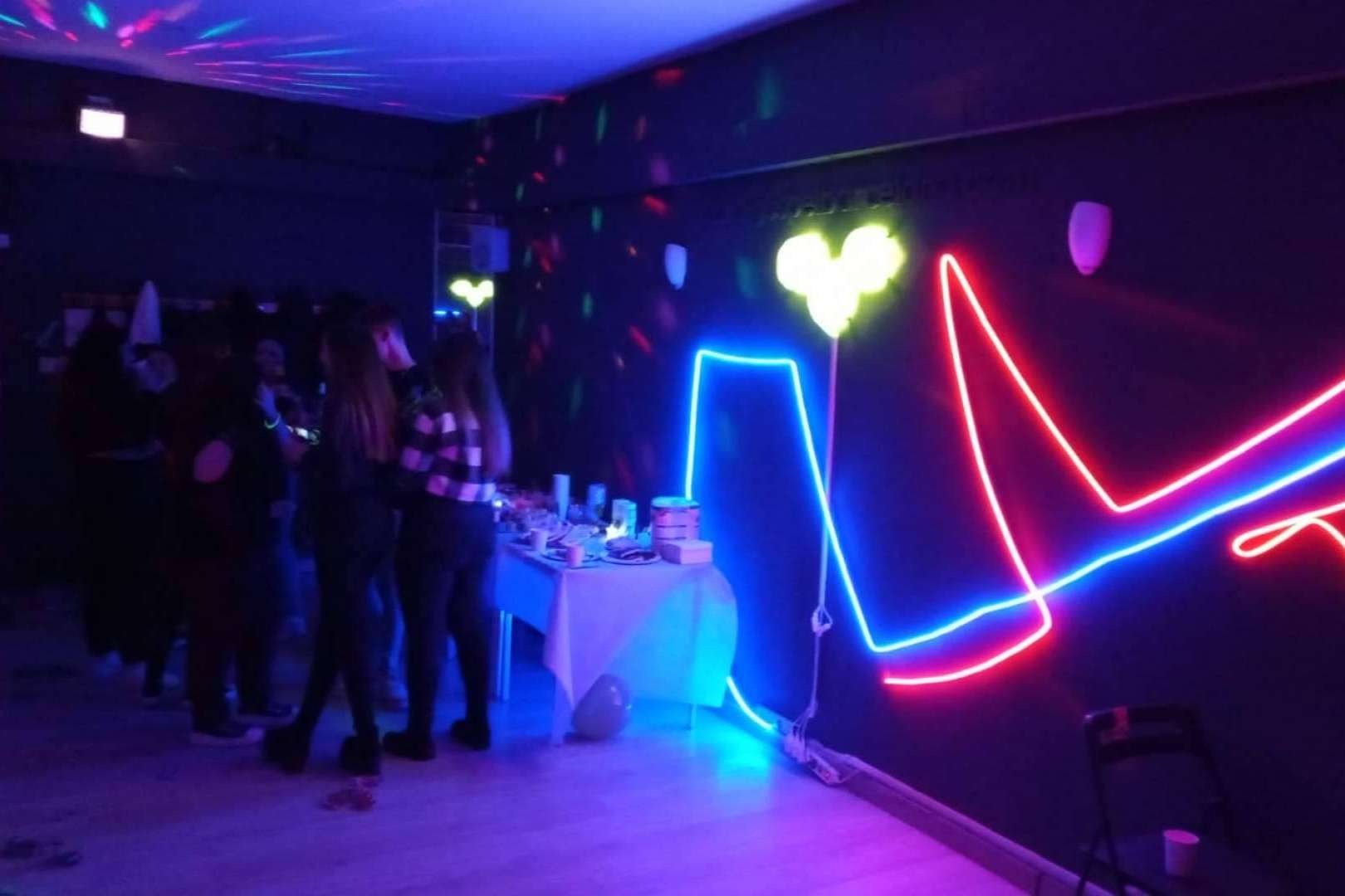 Celebrar fiestas de 18 cumpleaños en un local adaptado para ello