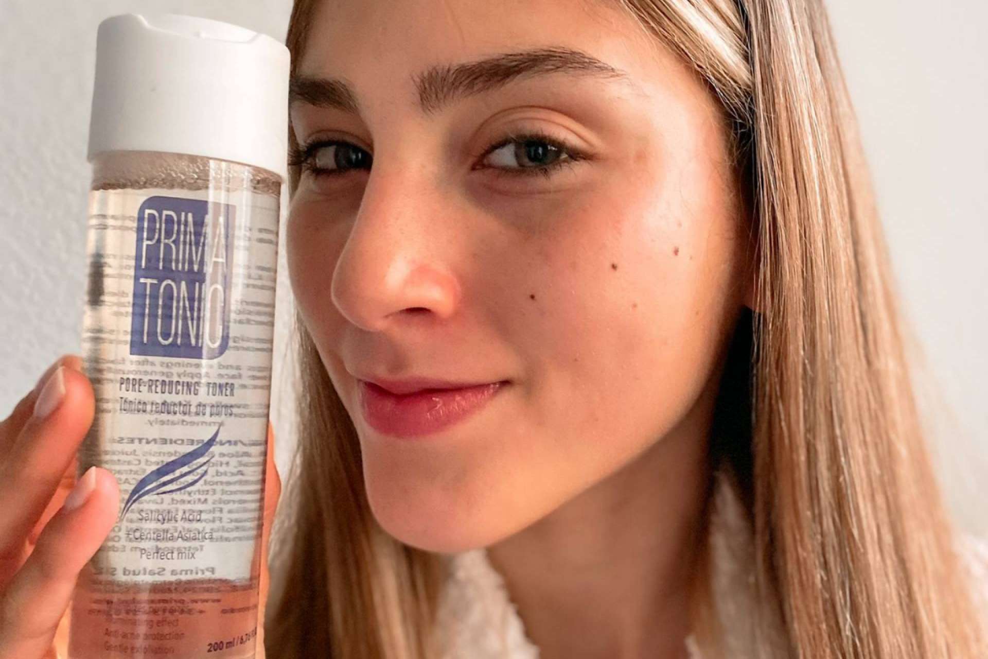 Eliminar las células muertas con tónico facial reductor de poros de PrimaSalud