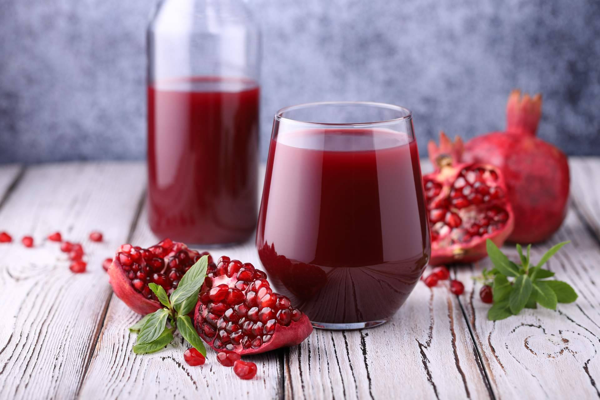Zumo de granada hecho a partir de frutas de calidad con Baor Products