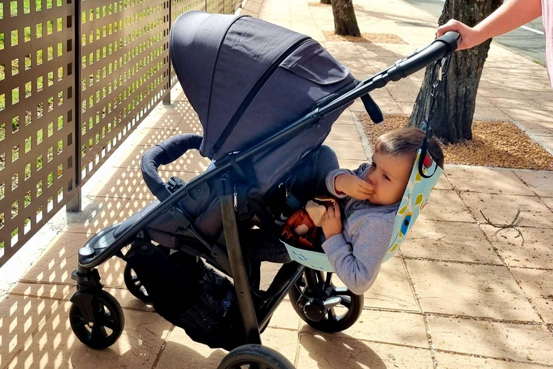 amaBABY ofrece una silla auxiliar que permite llevar a dos niños en el mismo carro