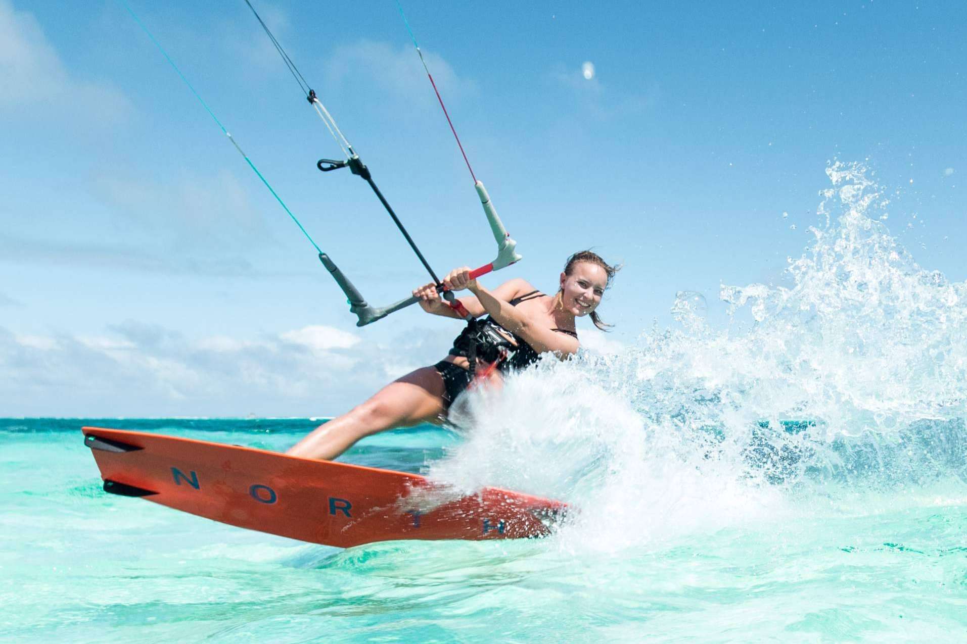 Pura Vida Mallorca asegura que la práctica del kitesurf es accesible para todos los públicos