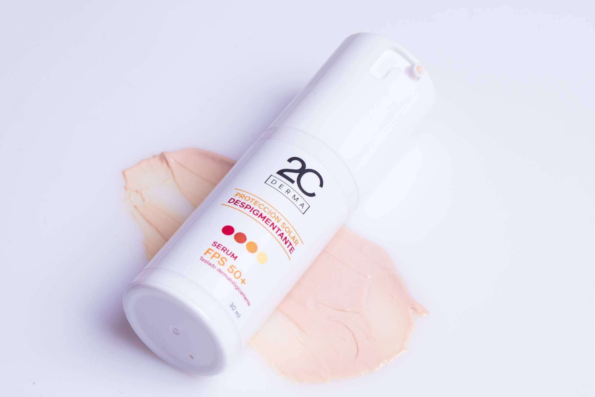 El sérum triple acción y sus beneficios en el cuidado de la piel, por 2C Derma