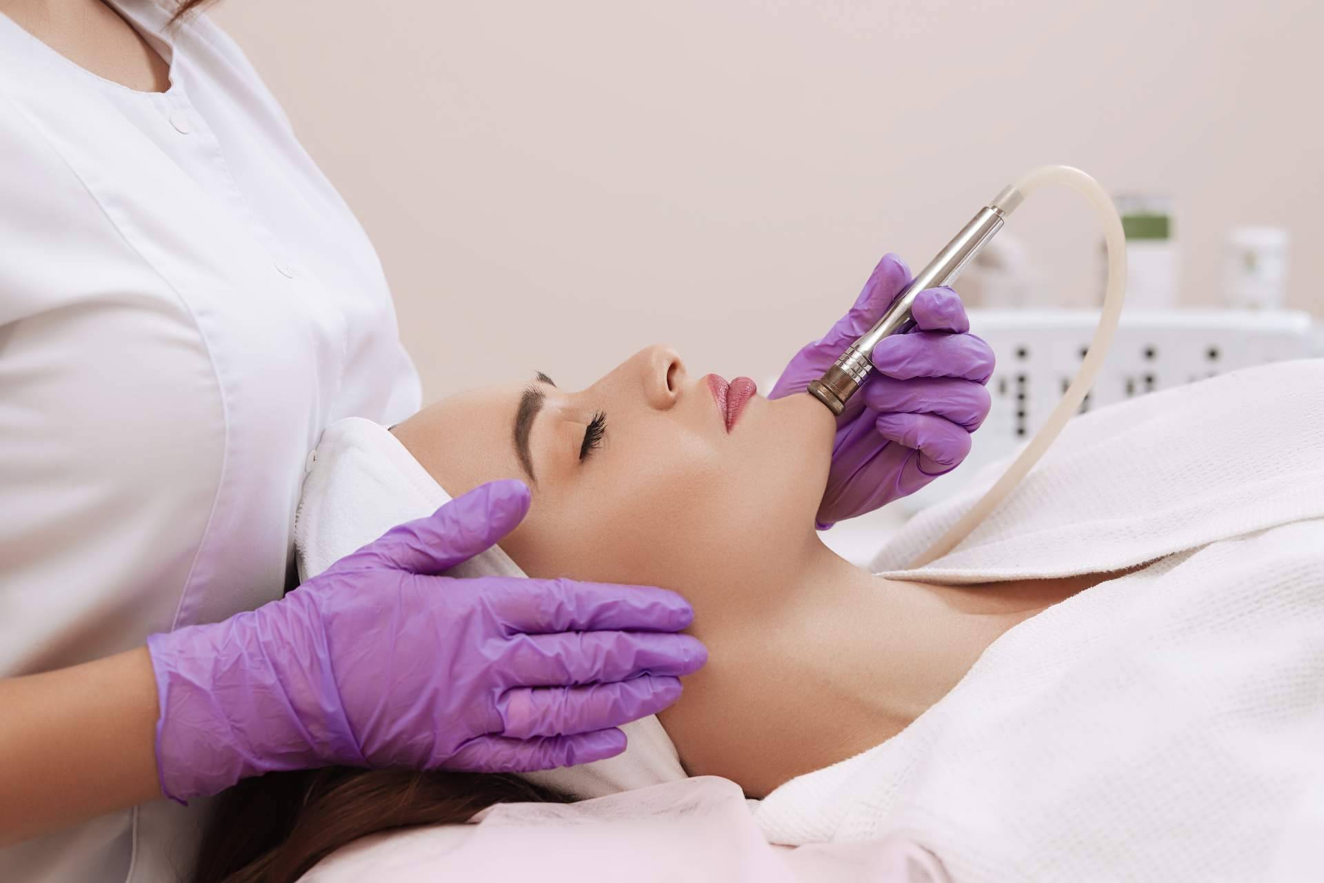 La clínica de medicina estética en Sevilla que dispone de gran cantidad de tratamientos, Model Bell