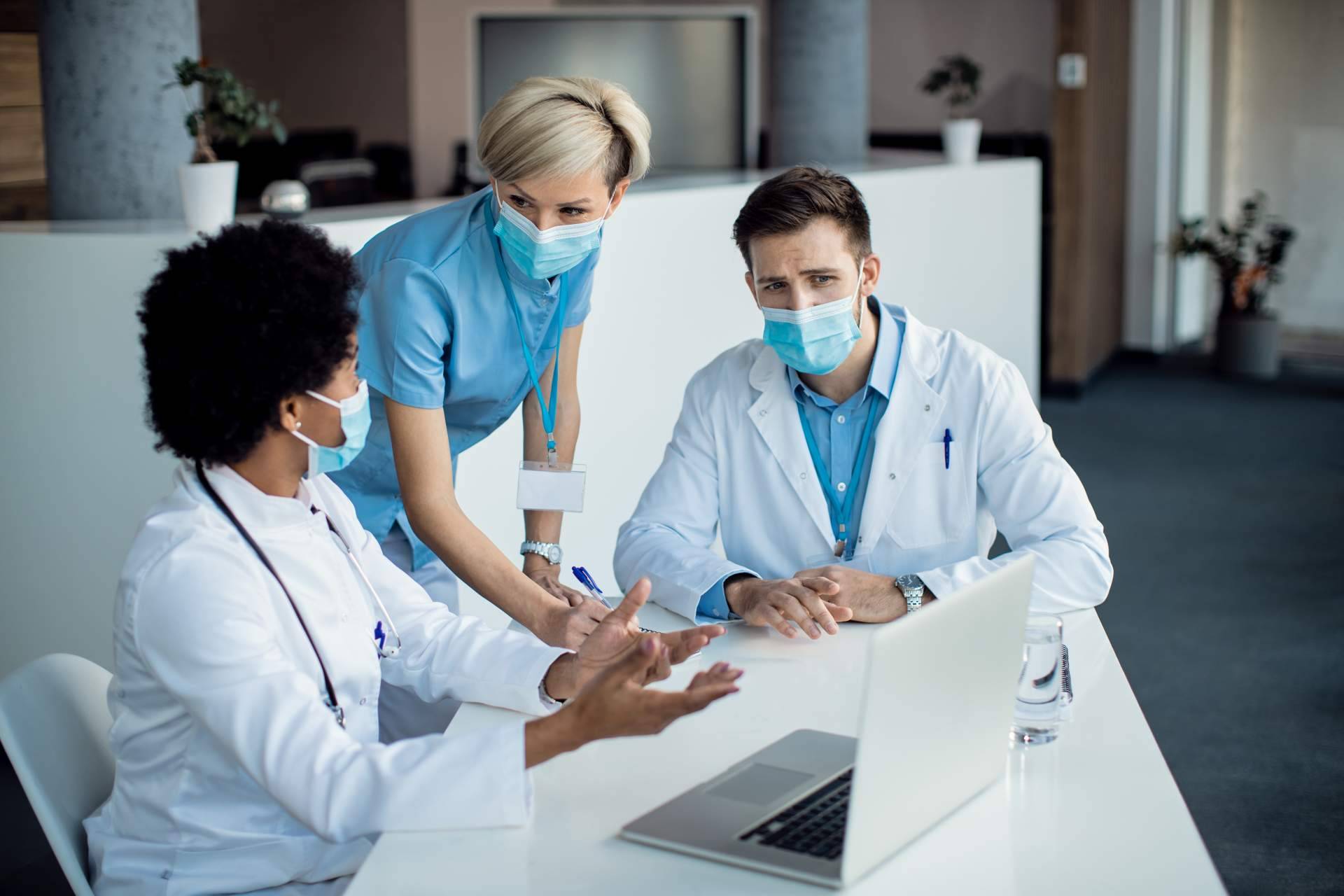 Afiliarse a TECNOS y unirse a los diferentes objetivos marcados para el futuro profesional de los técnicos superiores sanitarios
