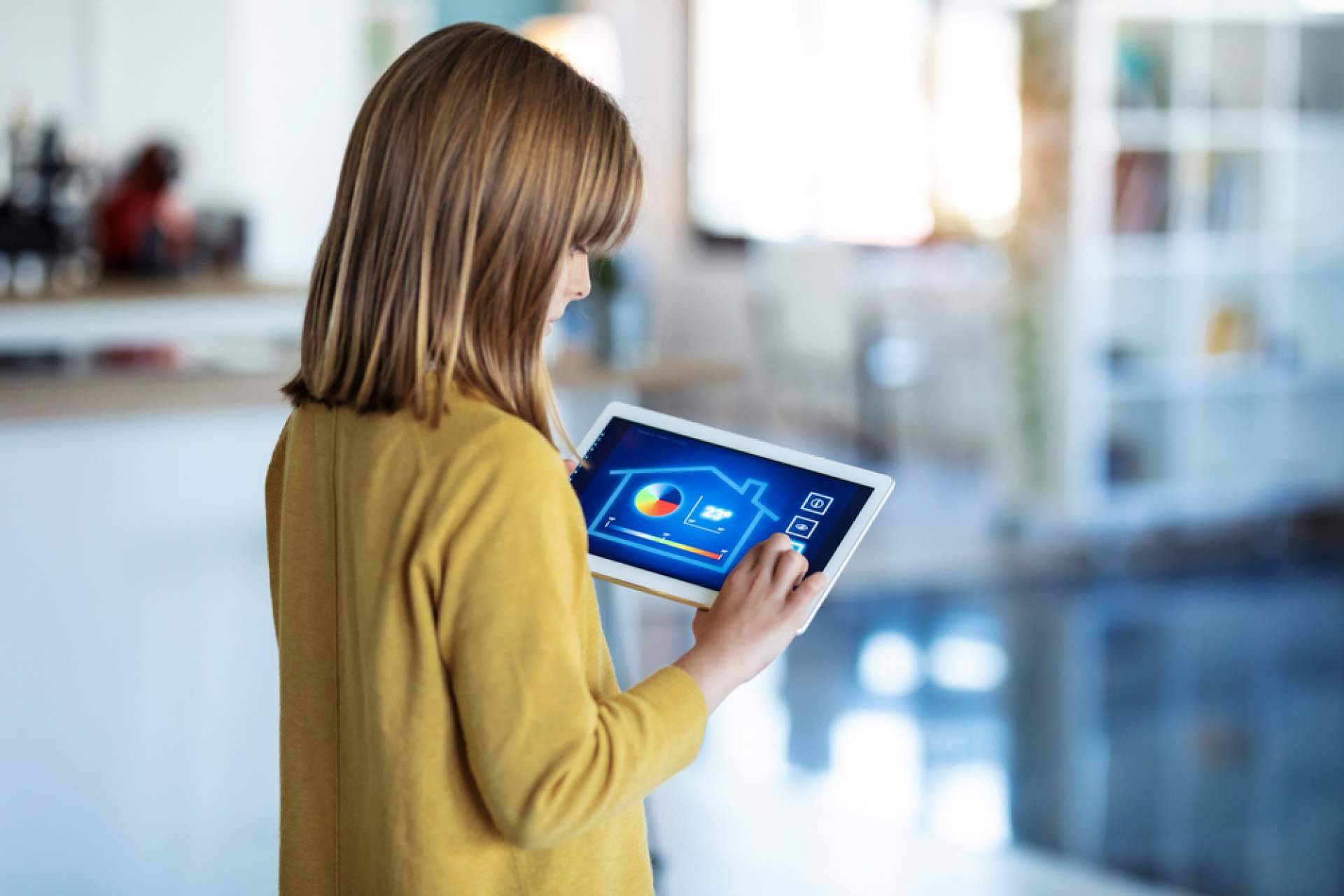 La ventaja de convertir un hogar en una smart home, con IKOSAS