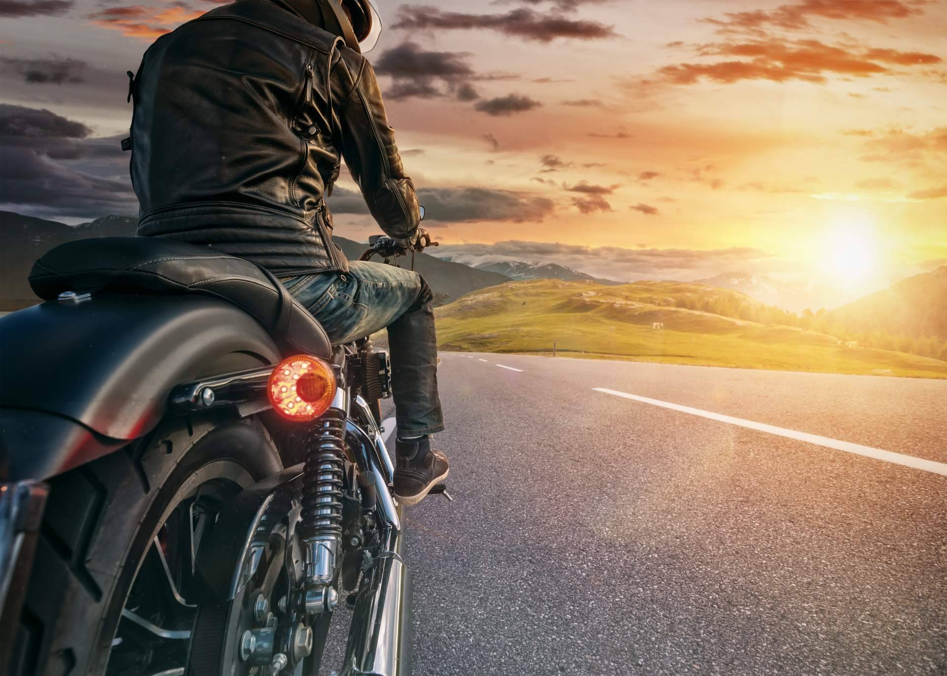 ¿Son legales los auriculares de conducción ósea para bicicletas y motos?