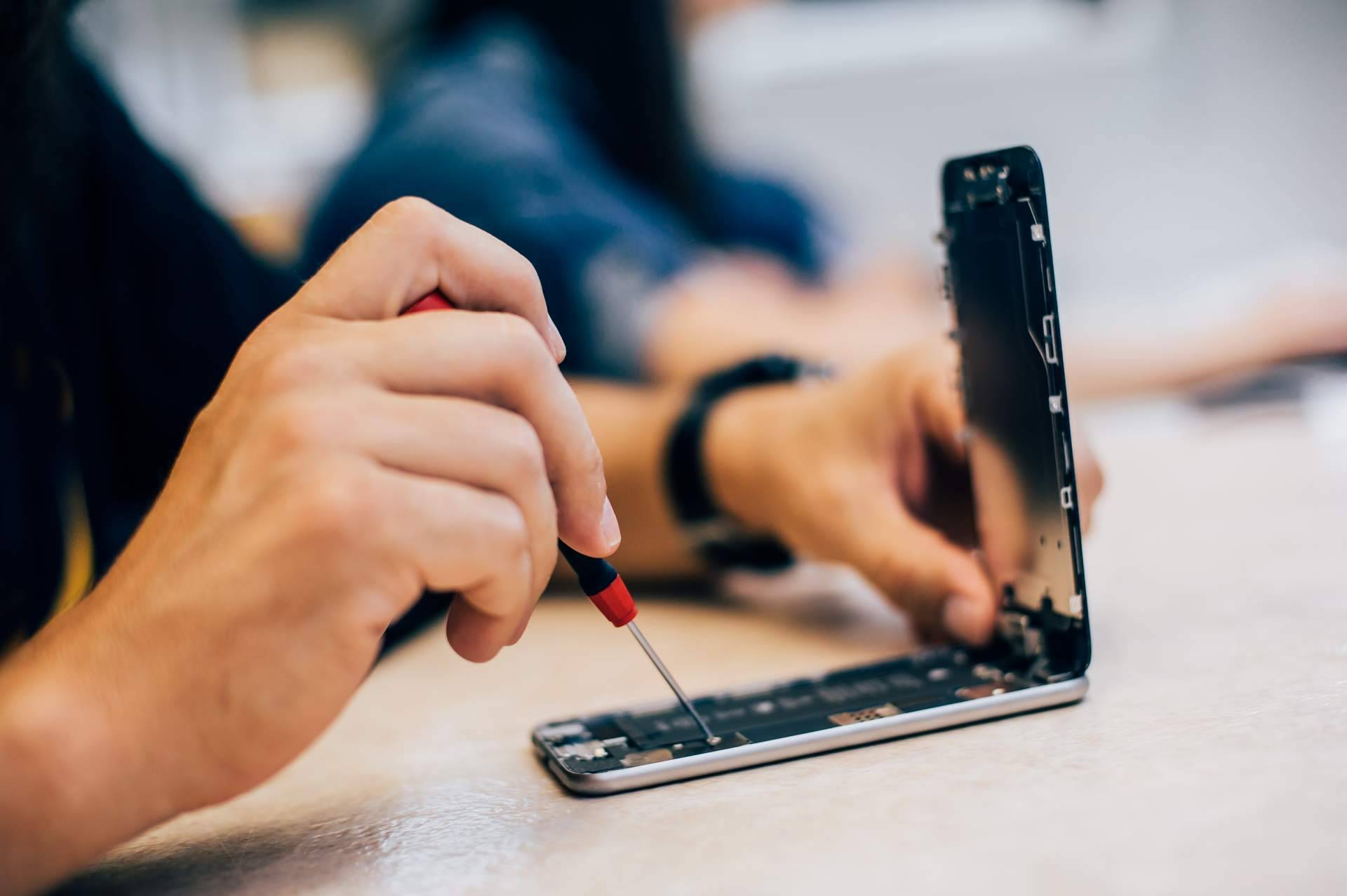 La empresa Reparación iPhone Sevilla ofrece servicios de reparación móviles Sevilla