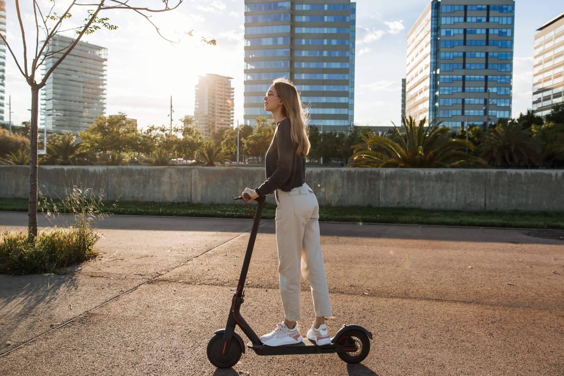 ¿Por qué alquilar un patinete eléctrico en LYNX Barcelona?