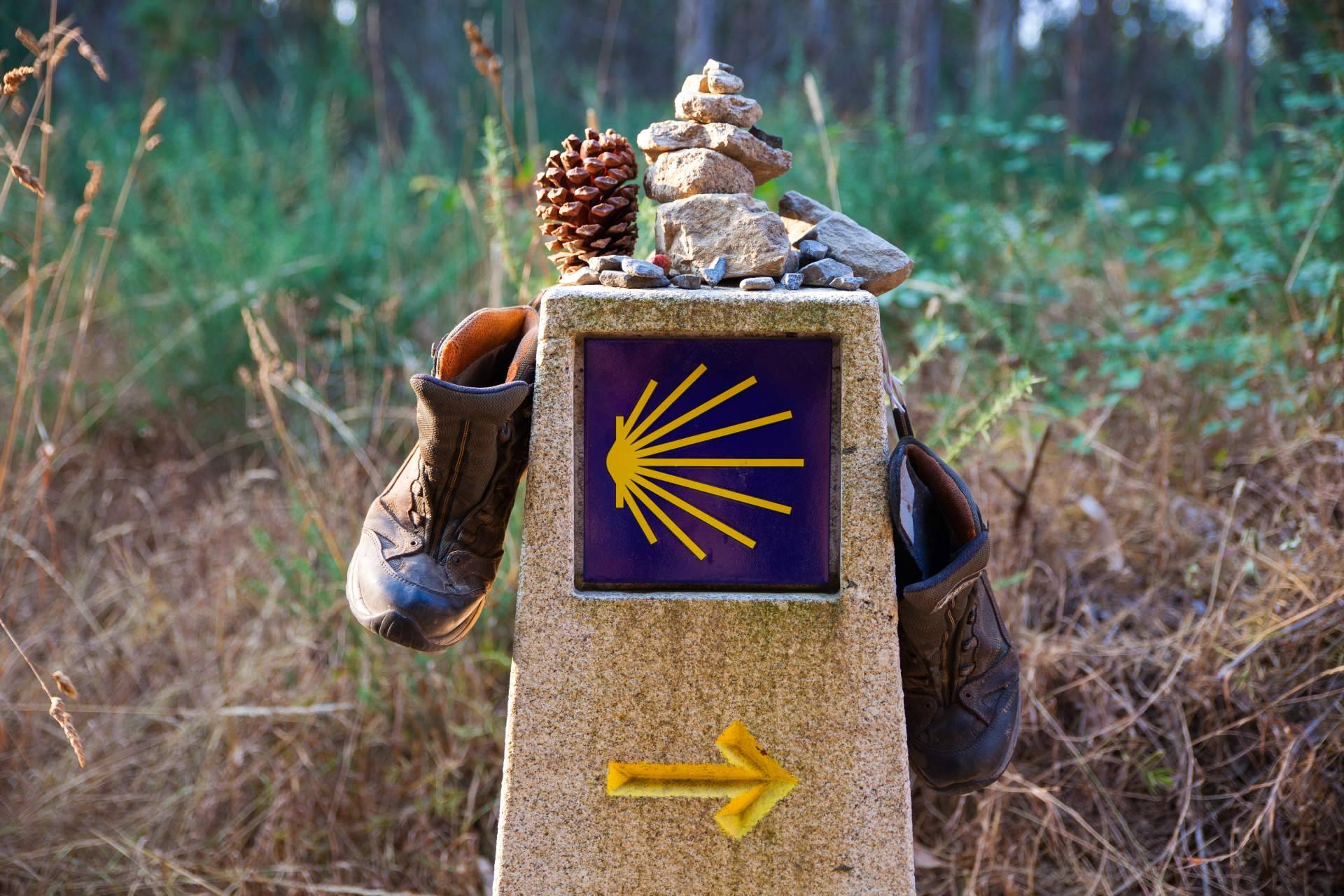 Los souvenirs que se pueden adquirir en una de las últimas etapas antes de llegar a Santiago de Compostela, Arzúa km 39 del Camino de Santiago