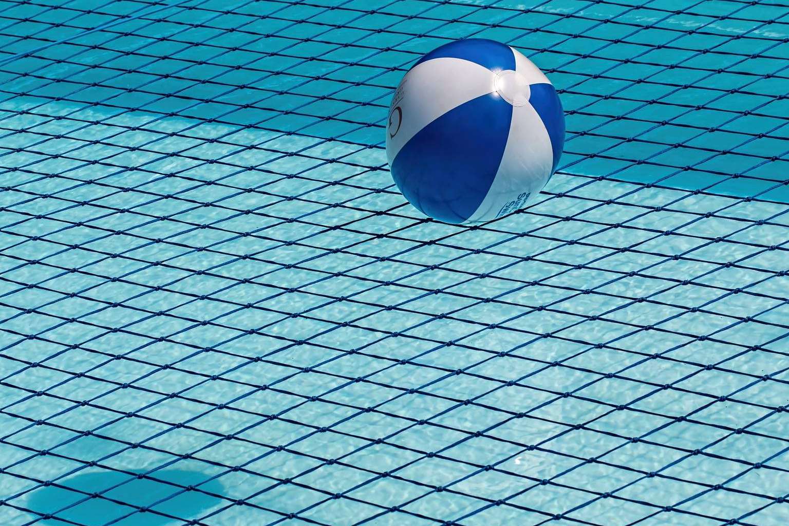 Productos para piscina con JuJuJu Aquacenter, todo lo que se necesita para el mantenimiento