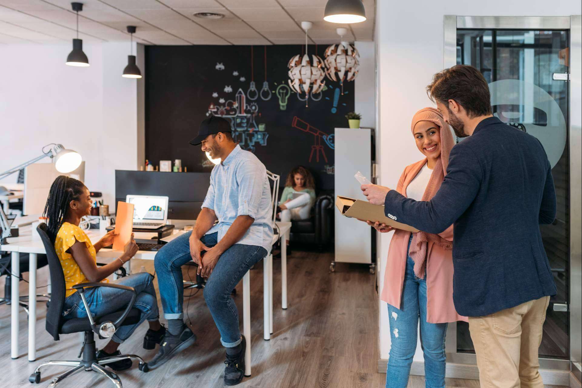¿Qué son los espacios de trabajo híbridos? La evolución del coworking con La Guarida Creativa