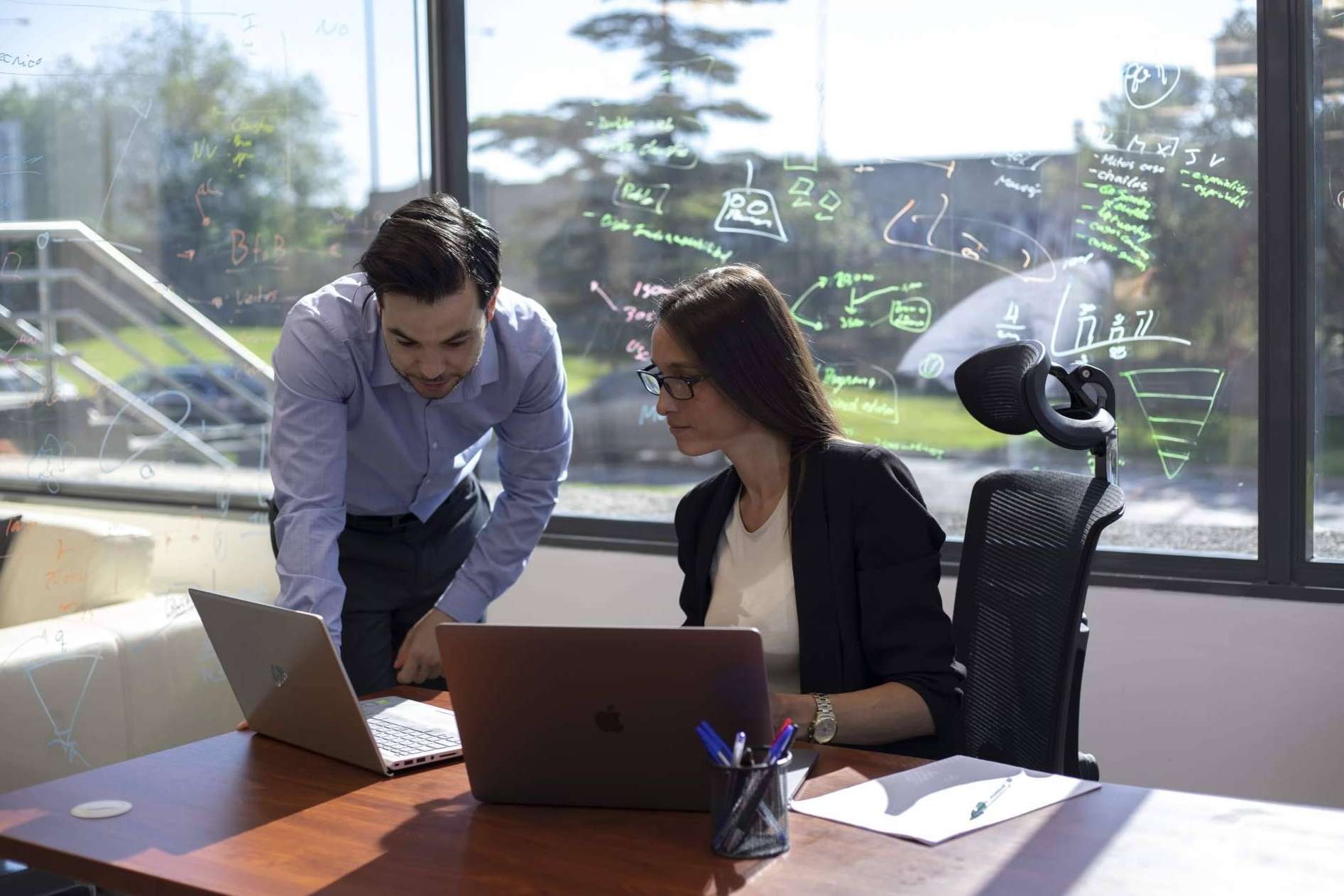 Fomentar el talento y el liderazgo empresarial con el programa de becas de la escuela de negocios ESIE