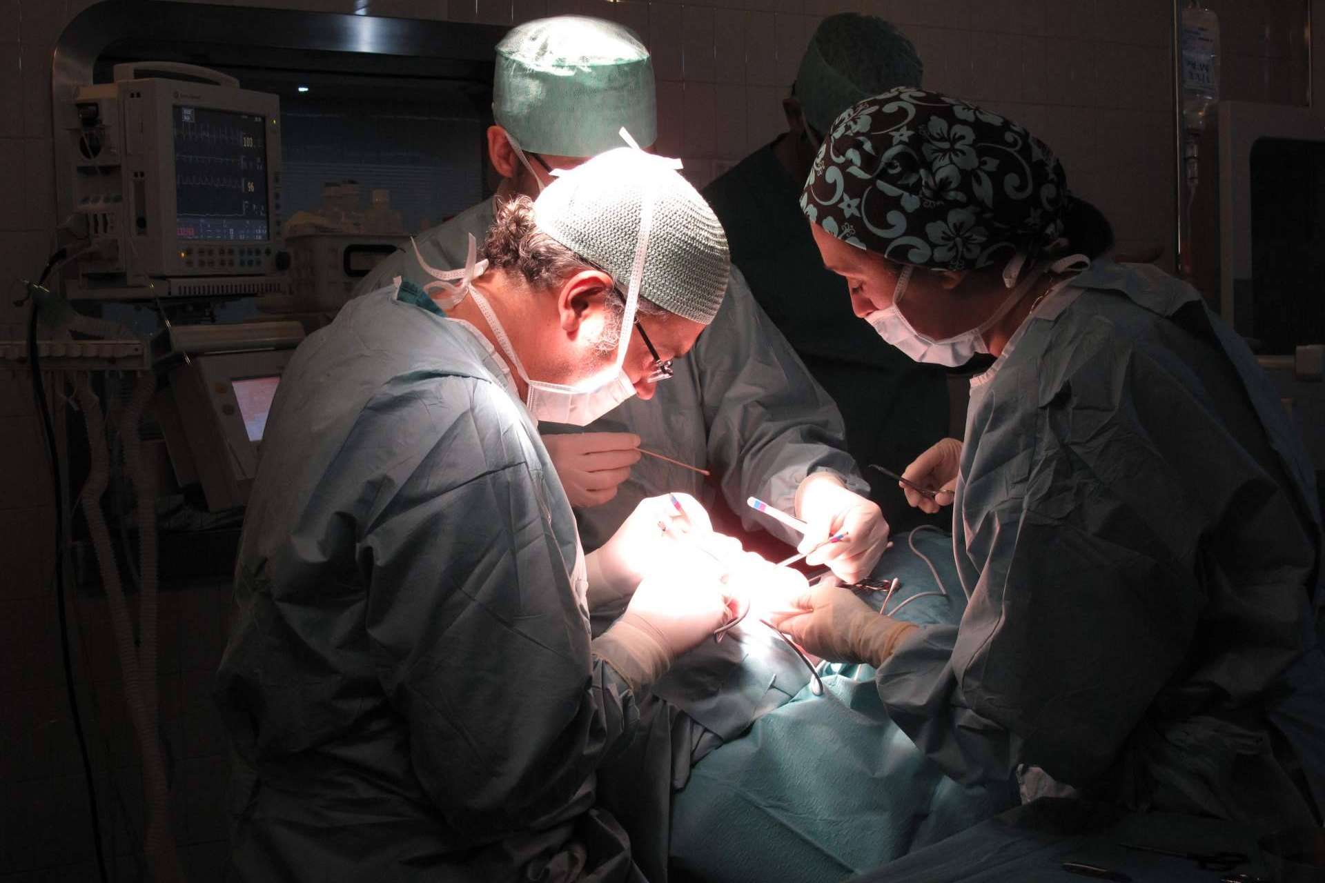 El aumento de pecho con grasa propia de la mano de Dr. Jorge Planas