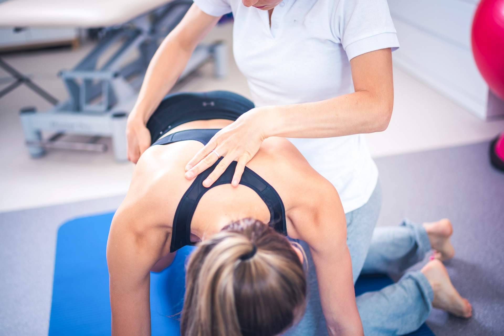 ¿Qué papel tiene la fisioterapia en el tratamiento de los procesos musculares crónicos?