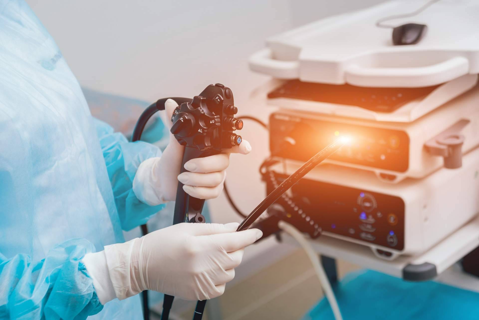 Según el Dr. Enrique Mena del Río, ¿cuándo es necesaria una cirugía laparoscópica de la hernia de hiato?