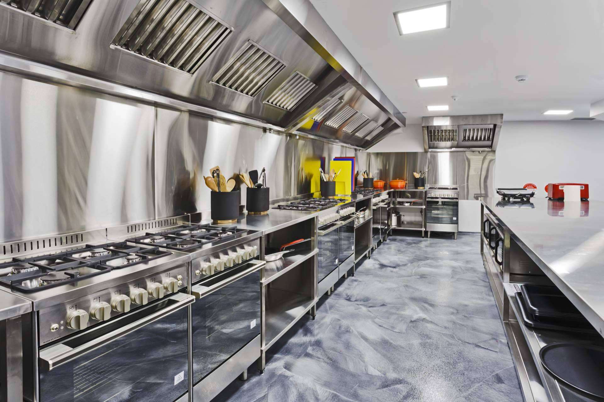 ¿Cómo montar una cocina en un restaurante? El soporte de Auxihostelería