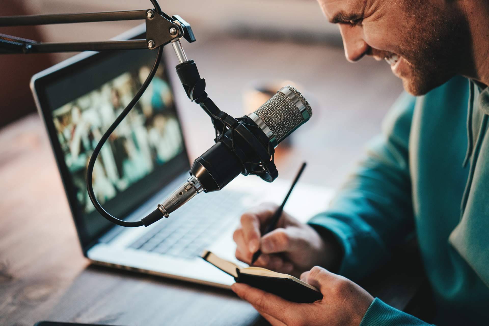 Crear un podcast de empresa es posible con Cursos Podcast