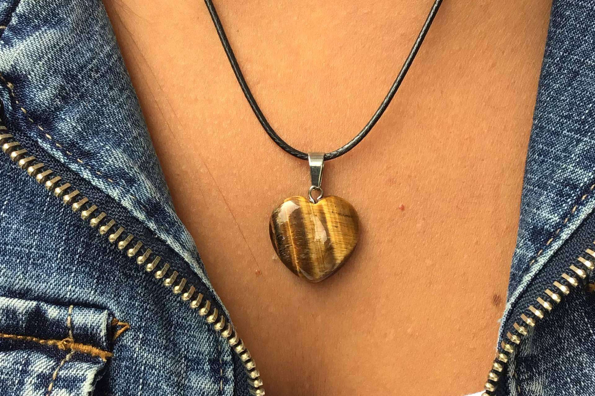 Colgantes de corazón únicos con minerales especiales, en Tierra de Gemas