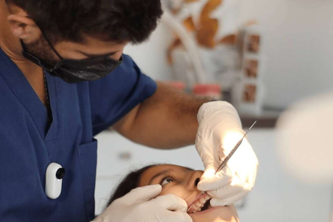 La calidad humana y profesional de sus odontólogo, una de las principales características de Dental Ever, un centro especializado en ortodoncia infantil