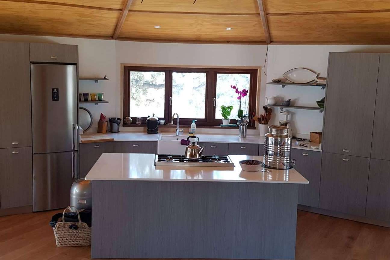¿Dónde encontrar diseños modernos de cocinas en Málaga? Idecocina