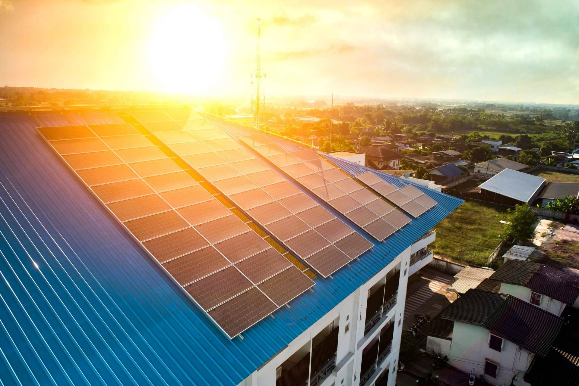 Ingeniería MASRED explica por qué escoger compartir una instalación de placas solares