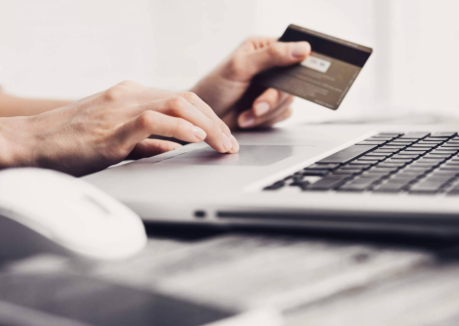 Dual Asociados explica qué intereses tienen y cómo funcionan las tarjetas revolving
