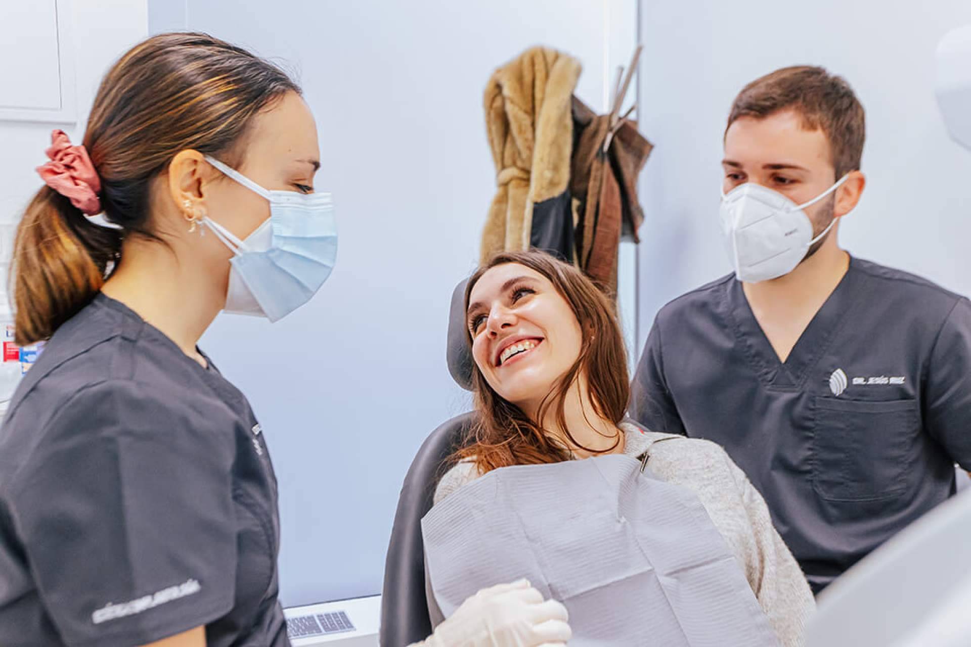 La clínica de Estética Dental Dr. Jesús Ruz es especialista en implantología dental