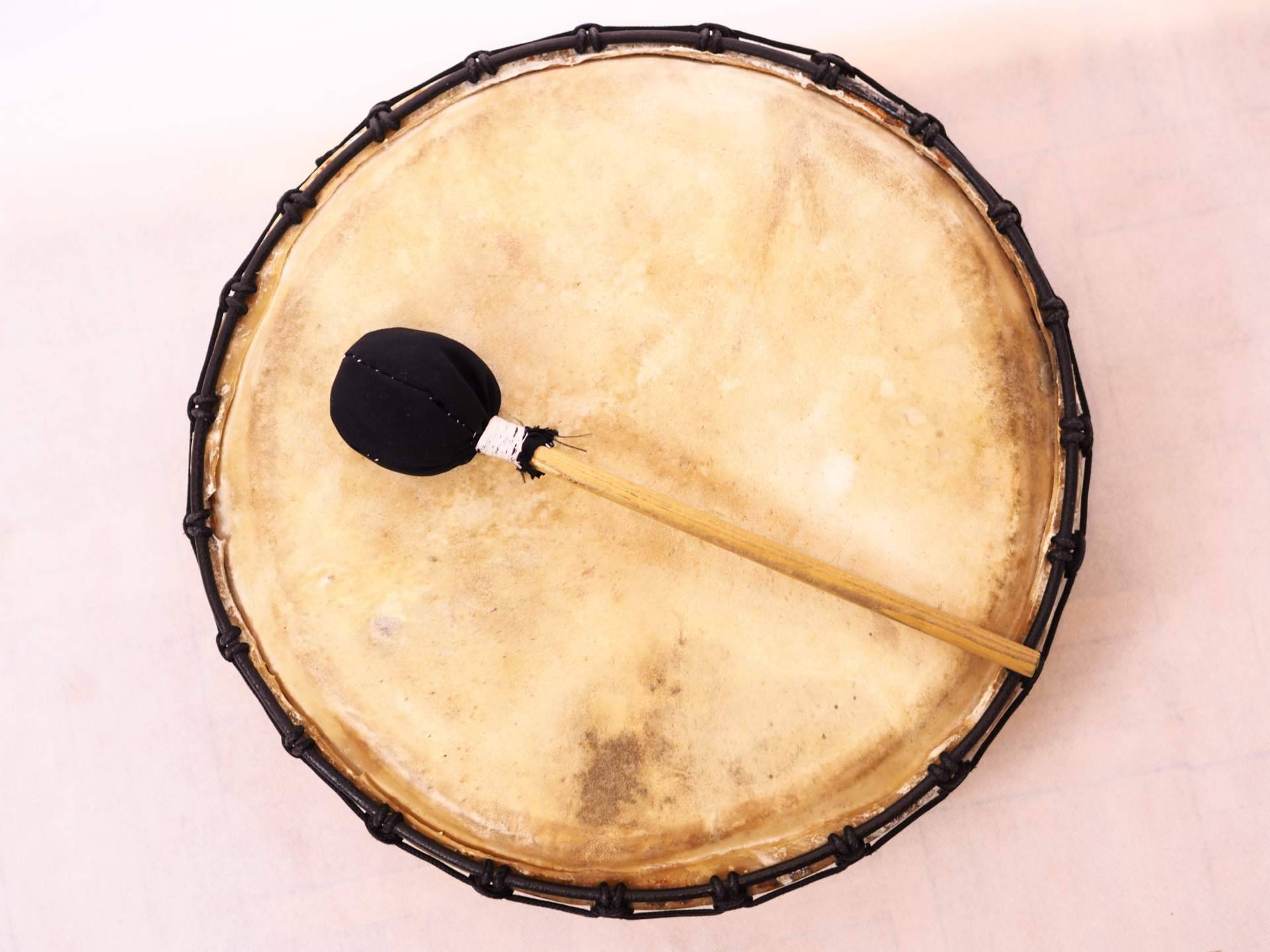 La tienda Percuforum ofrece tambores chamánicos para meditación