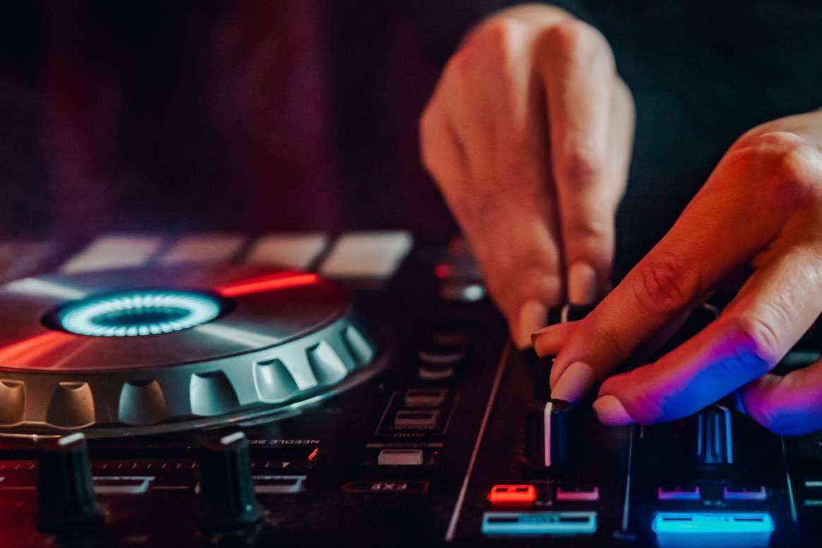 Paco Gómez y su trabajo como DJ en festivales