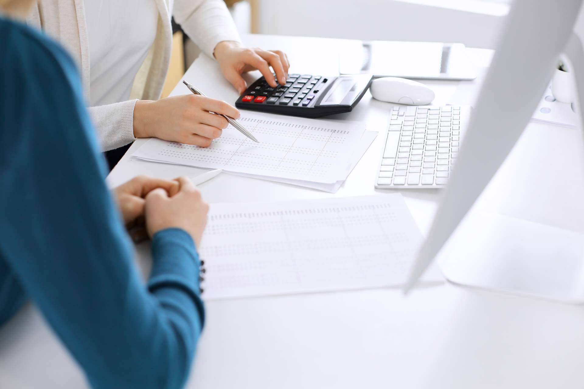 Las diferencias entre la gestoría online y la gestoría tradicional