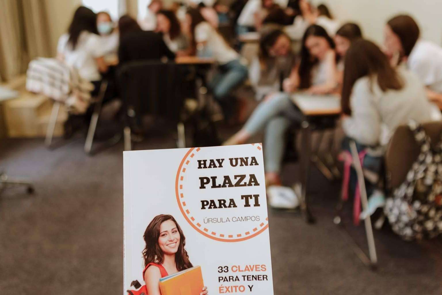 Hay una plaza para ti, el libro que cuenta la historia personal de la primera oposición de Úrsula Campos