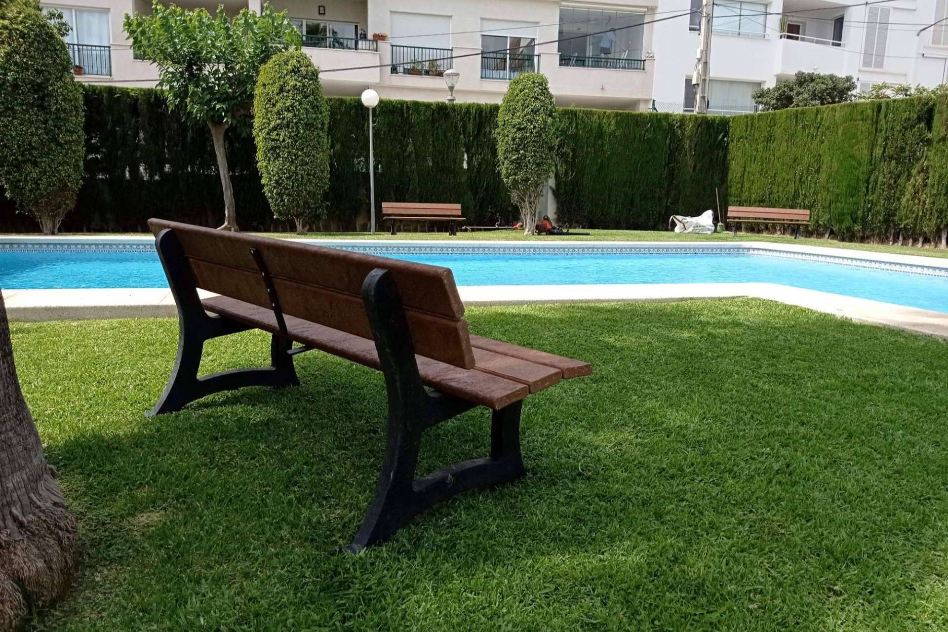 Para el uso urbano, la empresa Abadecom ofrece bancos de plástico reciclado